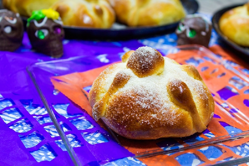 Postre de Tradicional Pan de Muerto Mexicano